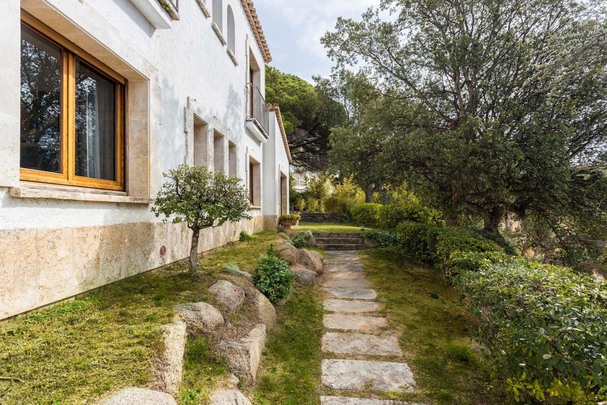 Villa Maricel Сан-Фелиу-де-Гишольс Экстерьер фото